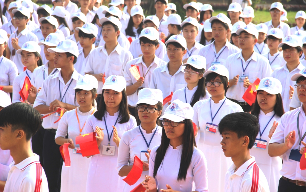 Trường THPT chuyên Bình Long lần đầu tiên dự thi THPT quốc gia nhưng có điểm bình quân 4 môn thi xét tốt nghiệp cao nhất tỉnh, với 6,39 điểm