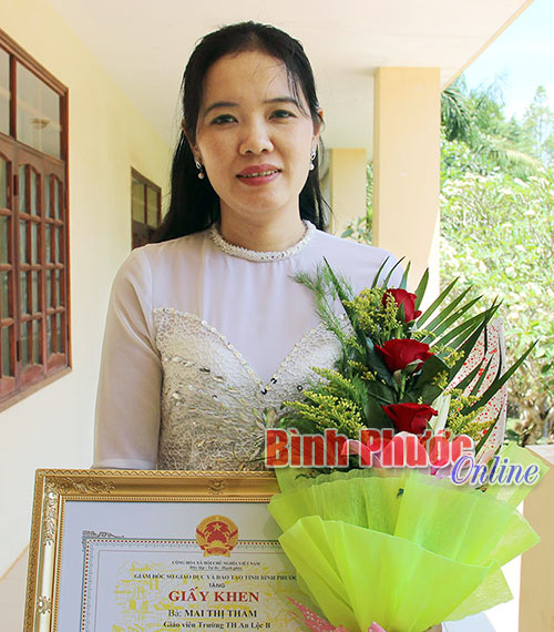 Nhà giáo ưu tú Mai Thị Thắm 