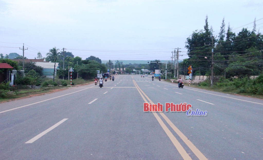 Quốc lộ 13 đoạn An Lộc - Lộc Ninh đã thảm nhựa xong toàn tuyến và đường ĐT749 nối Phước Long - Bù Đốp cũng sẽ thông tuyến trước ngày 30-12-2016