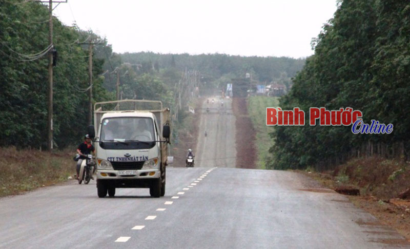 Quốc lộ 13 đoạn An Lộc - Lộc Ninh đã thảm nhựa xong toàn tuyến và đường ĐT749 nối Phước Long - Bù Đốp cũng sẽ thông tuyến trước ngày 30-12-2016