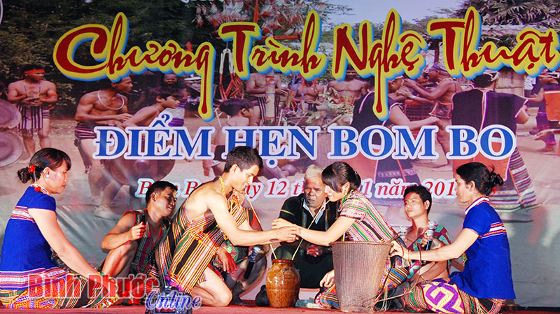 Tiết mục t&aacute;i hiện lễ cưới của đồng b&agrave;o S&rsquo;ti&ecirc;ng