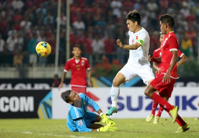 Công Vinh ghi bàn quyết định giúp Việt Nam khởi đầu thuận lợi tại AFF Cup 2016. 