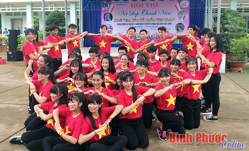 Tiết mục múa dân vũ của Trường THPT Chuyên Bình Long đạt giải nhất tại hội thi