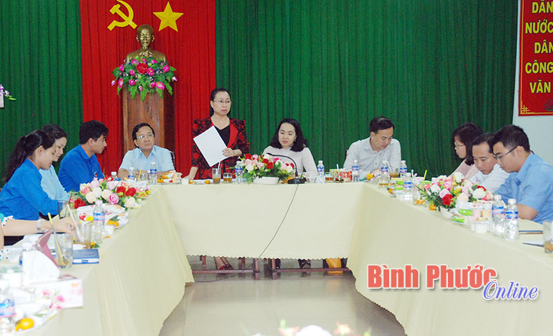 Đồng chí Lê Thị Xuân Trang, Ủy viên Ban Thường vụ, Trưởng ban Dân vận Tỉnh ủy phát biểu tại buổi kiểm tra