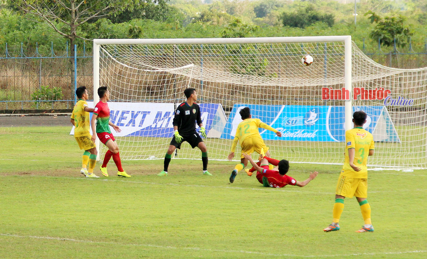 Phút 68 của trận đấu, cầu thủ Hồ Sỹ Giáp ghi bàn thắng thứ 2 lập cú đúp ấn định tỉ số chiến tháng 2-0