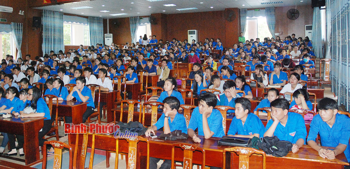 Trên 400 đoàn viên, thanh niên thị xã Đồng Xoài tham gia chương trình tư vấn hướng nghiệp, khởi nghiệp