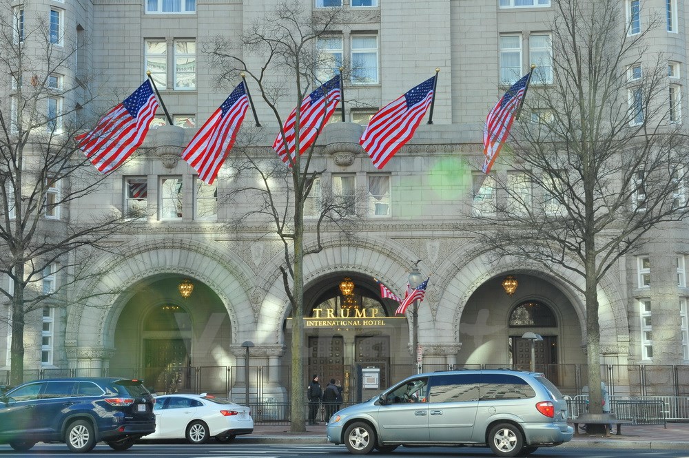 Khách sạn Trump International Hotel tọa lạc chính giữa Đại lộ Pennsylvania. (Ảnh: Thanh Tuấn/Vietnam+)