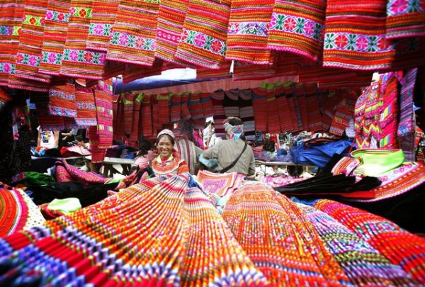 Mỗi chợ phiên đều chứa đựng những giá trị văn hóa của người dân tộc.