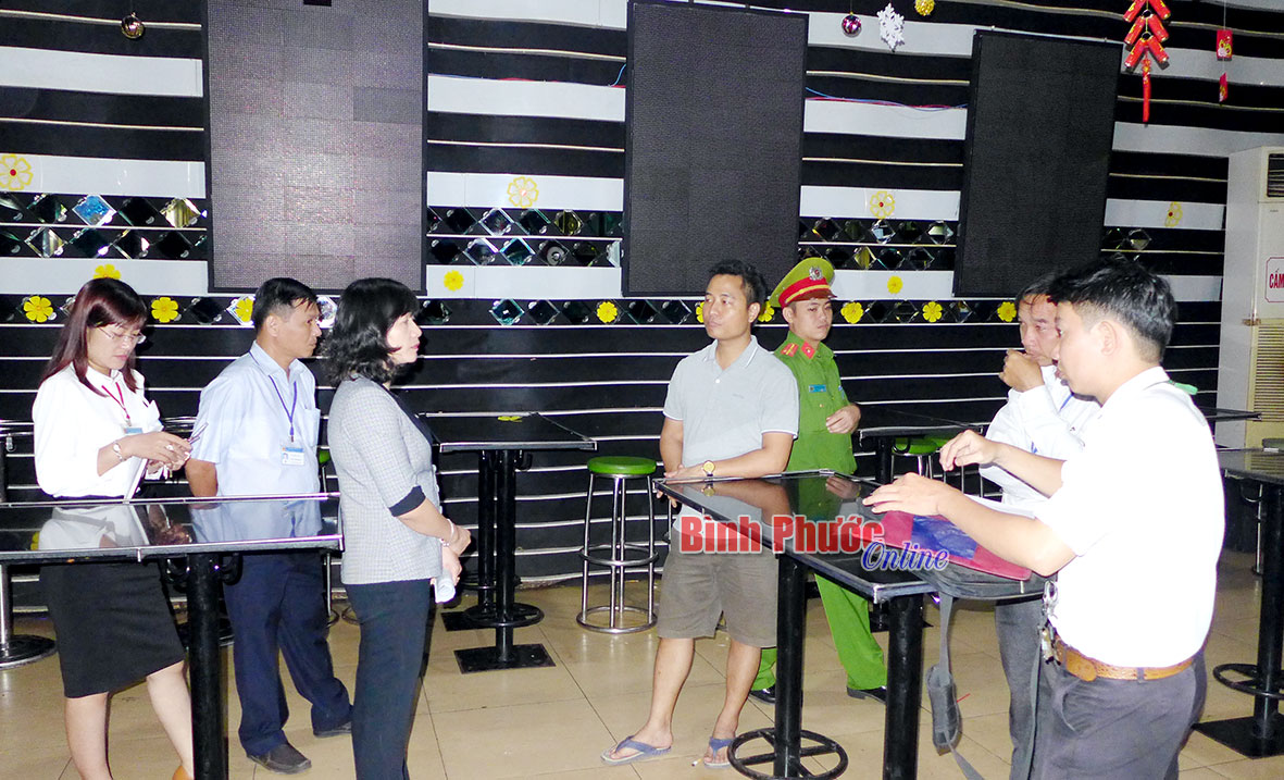Kiểm tra an toàn PCCC tại một số quán karaoke trên địa bàn thị xã Đồng Xoài
