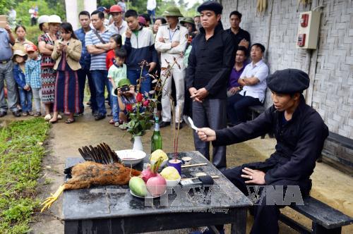 Kỳ lạ tục nhảy múa với Ma Cỏ của đồng bào Lô Lô