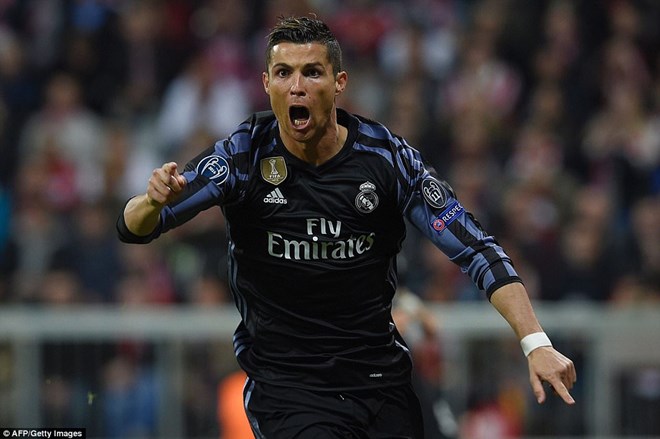 Ronaldo mang chiến thắng về cho Real Madrid trước Bayern. 