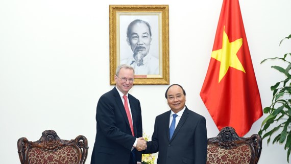 Thủ tướng Nguyễn Xuân Phúc tiếp ông Eric Schmidt, Chủ tịch điều hành Tập đoàn Alphabet (công ty mẹ của Google)