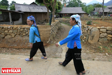 Pho Da San Thang - noi luu giu duoc ban sac van hoa cua nguoi Giay - Anh 12