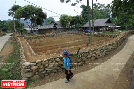 Pho Da San Thang - noi luu giu duoc ban sac van hoa cua nguoi Giay - Anh 2