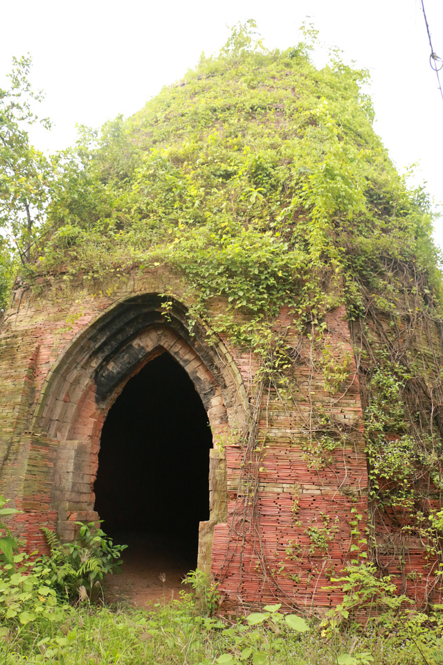 Du ngoạn l&agrave;ng l&ograve; gạch