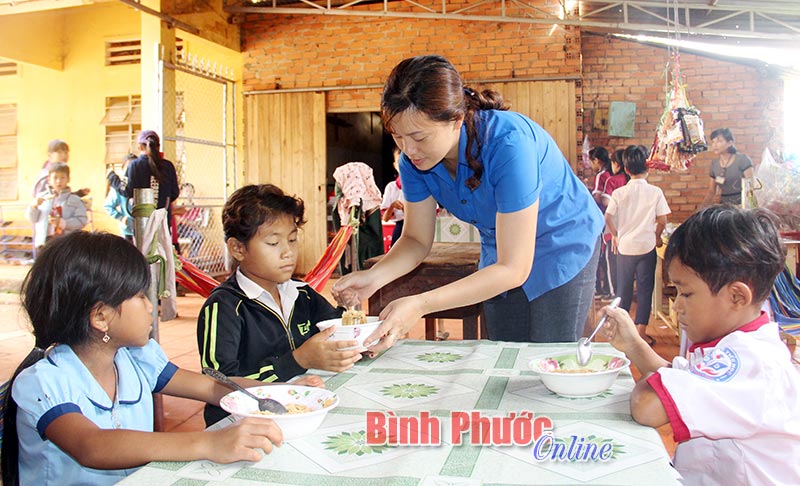 Trường tiểu học Trịnh Hoài Đức nỗ lực vì học sinh nghèo