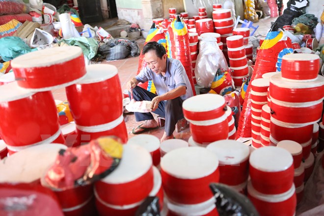 Trở về ngôi làng tuổi thơ, nơi giữ gìn đồ chơi trung thu truyền thống