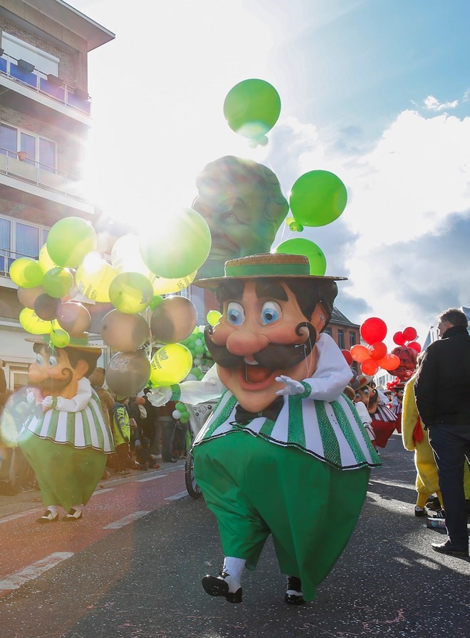 H&agrave;ng ngh&igrave;n người dự lễ hội h&oacute;a trang đầy m&agrave;u sắc ở Bỉ - Ảnh 5