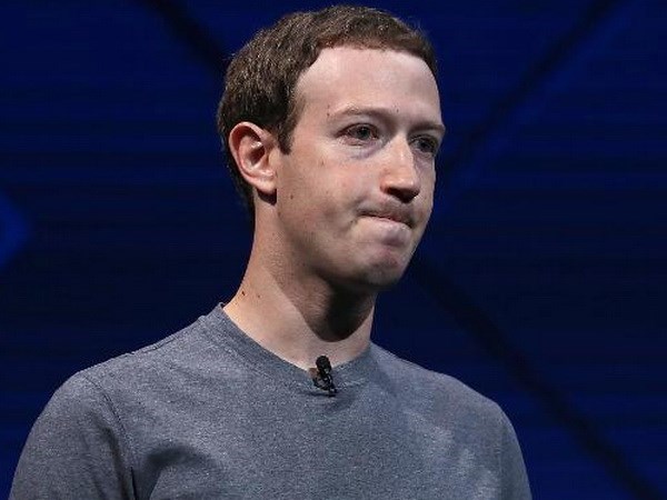 CEO Facebook M. Zuckerberg tiếp tục đăng lời xin lỗi trên các báo Anh