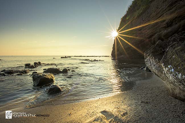 Đến Lý Sơn để ngắm bình minh đẹp nao lòng bên thềm chùa Đá trời sinh Đến Lý Sơn để ngắm bình minh đẹp nao lòng bên thềm chùa Đá trời sinh