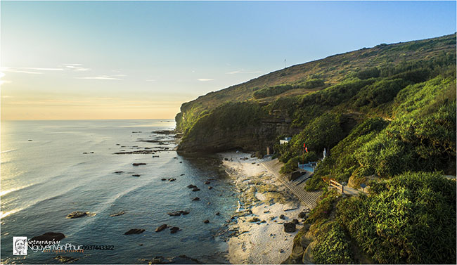 Đến Lý Sơn để ngắm bình minh đẹp nao lòng bên thềm chùa Đá trời sinh Đến Lý Sơn để ngắm bình minh đẹp nao lòng bên thềm chùa Đá trời sinh