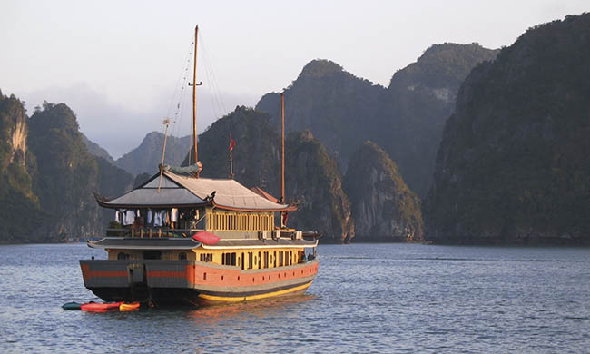 Hạ Long dẫn đầu top những vùng vịnh đẹp nhất thế giới