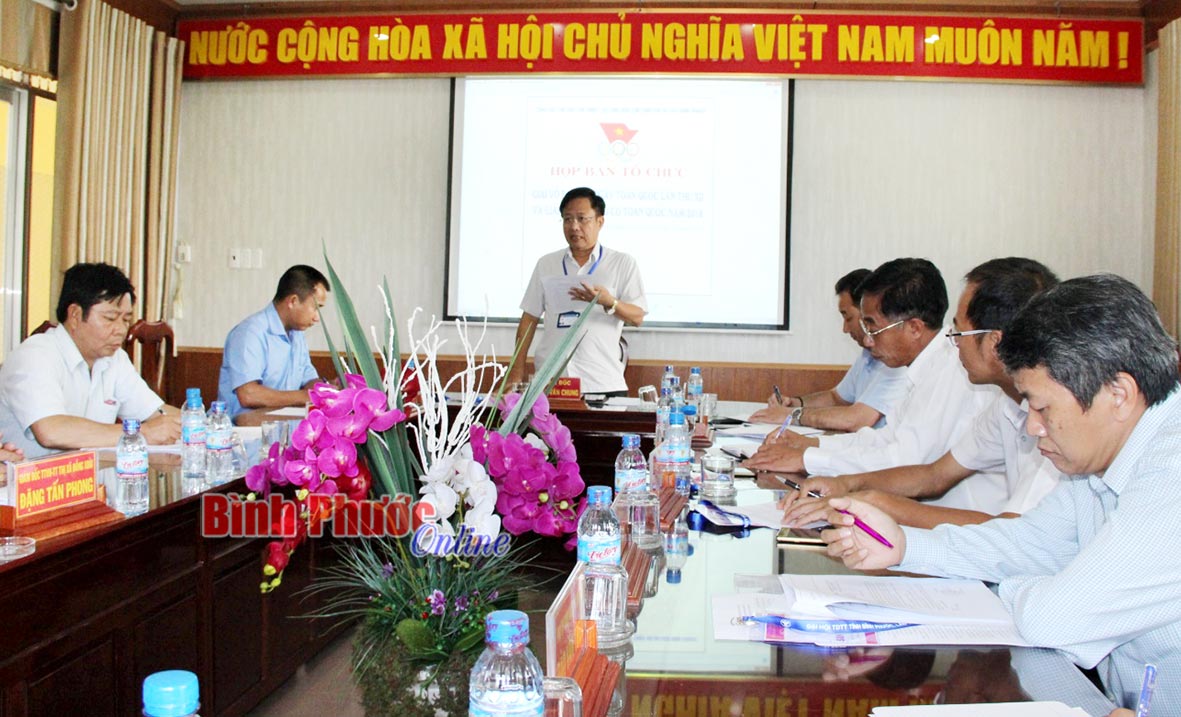 Giám đốc Sở Văn hóa - Thể thao và Du lịch Trần Văn Chung đề nghị thành viên trong ban tổ chức đôn đốc, thực hiện tốt các khâu để giải diễn ra thành công