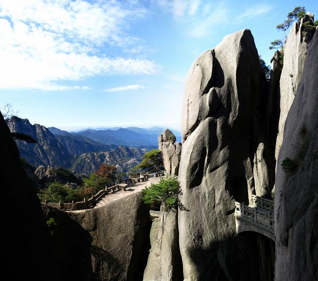 Du khách không thốt nên lời khi bước chân tới cây cầu nổi tiếng Việt Nam này Du khách không thốt nên lời khi bước chân tới cây cầu nổi tiếng Việt Nam này