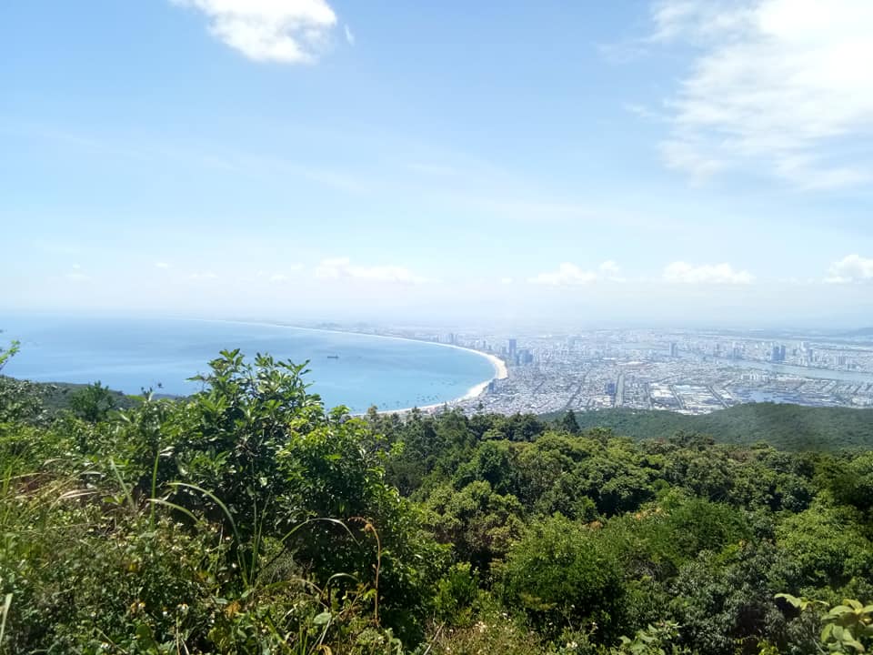 Cuối tuần chưa biết đi đâu, leo đỉnh Bàn Cờ đón gió biển Đà Nẵng