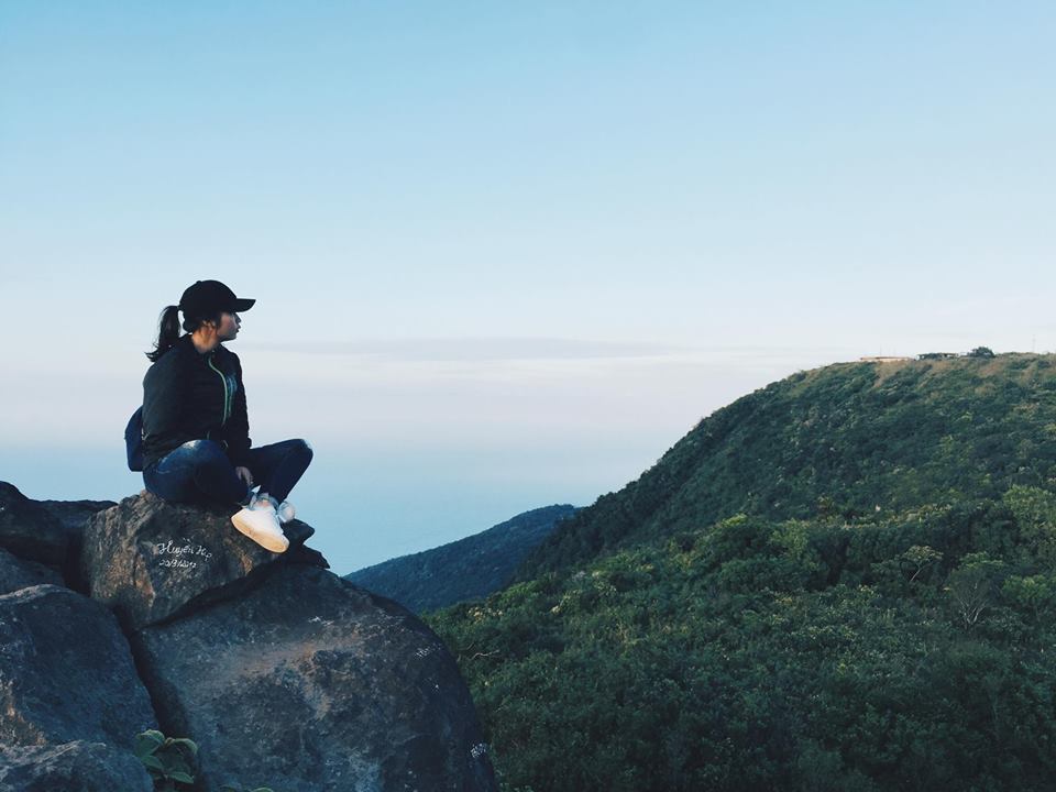 Cuối tuần chưa biết đi đâu, leo đỉnh Bàn Cờ đón gió biển Đà Nẵng