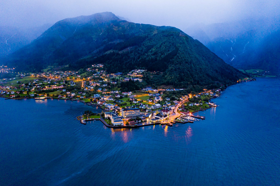 Den Na Uy mua thu, ngam cuc quang dep tua mien co tich hinh anh 9