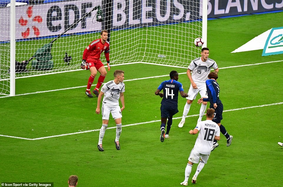 Sang hiệp 2, Pháp tiếc tục gặp khó nhưng họ lại bất ngờ có được bàn thắng gỡ hòa 1-1 nhờ sự tỏa sáng của Antoine Griezmann với pha đánh đầu hiểm hóc ở phút 62. 