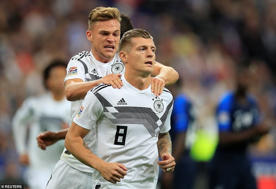 ...giúp đội tuyển Đức vượt lên dẫn trước 1-0 trước nhà đương kim vô địch thế giới.