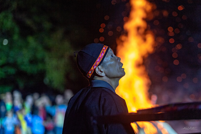 Lễ hội nơi trai tráng thi nhau lao vào đống lửa ở Hà Giang