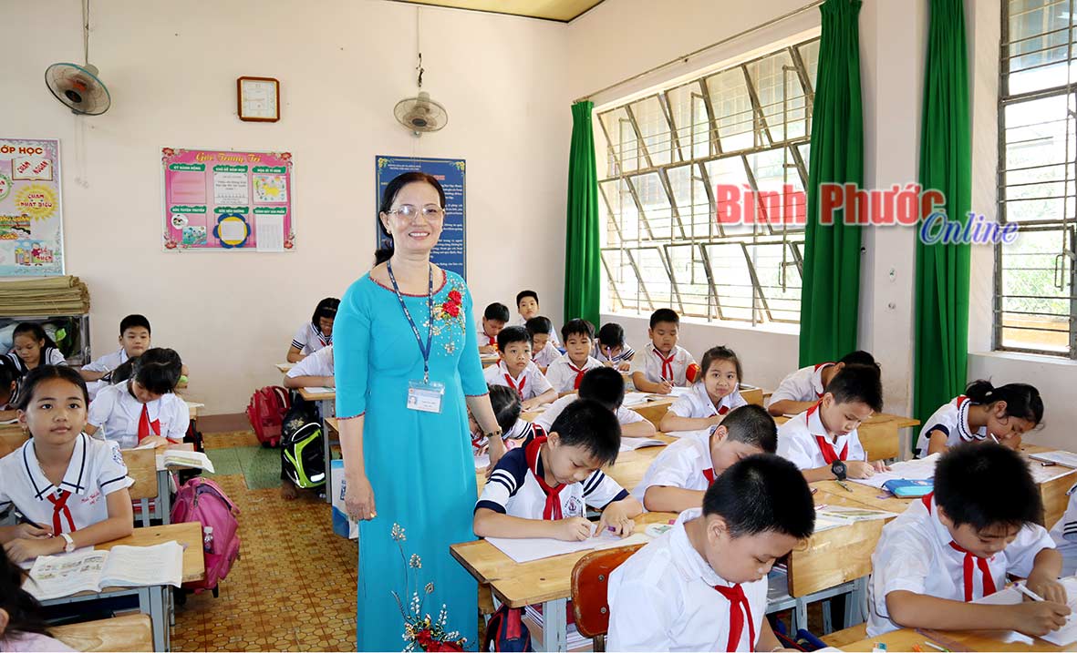  Cô Trần Thị Hiển luôn dành tình yêu thương, trách nhiệm với học sinh