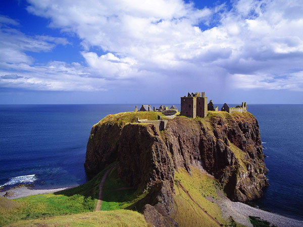 Những lâu đài đẹp ngẩn ngơ thường xuyên xuất hiện trong các bộ phim nổi tiếng