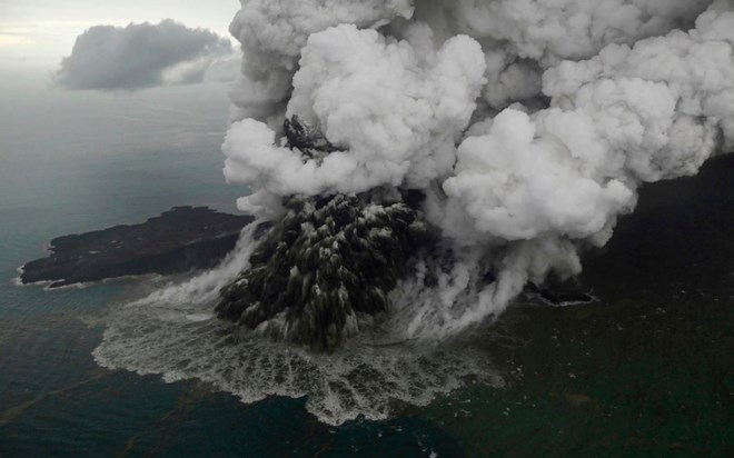 Sóng thần Indonesia: Núi lửa Anak Krakatau thấp đi sau đợt phun trào