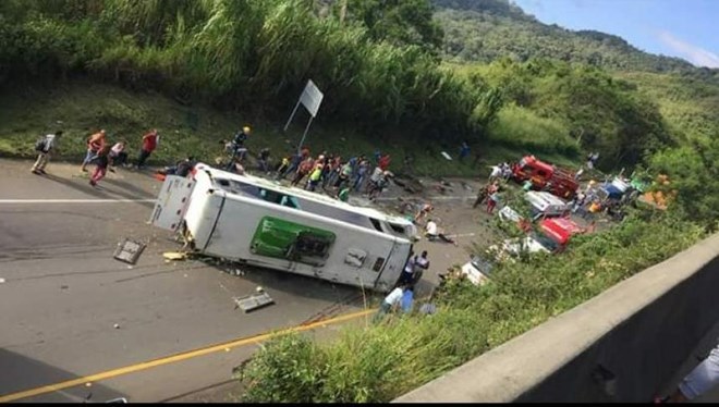 Colombia: Xe buýt chở đội bóng rổ bị lật, ít nhất 13 người thiệt mạng