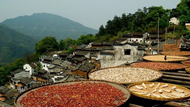 Những ngôi làng cổ cảnh sắc đẹp mê hồn nhất định phải ghé thăm vào mùa thu ở Trung Quốc