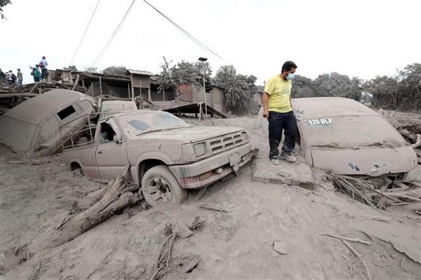 Guatemala: Núi lửa Fuego phun trào trở lại, cột khói bụi bốc cao 200m