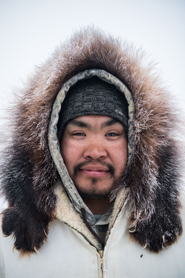 Cuộc đi săn cá voi 70 tấn của người Eskimo ở cực Bắc