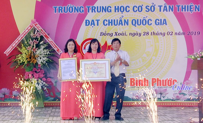 Trường THCS Tân Thiện đón bằng công nhận đạt chuẩn quốc gia