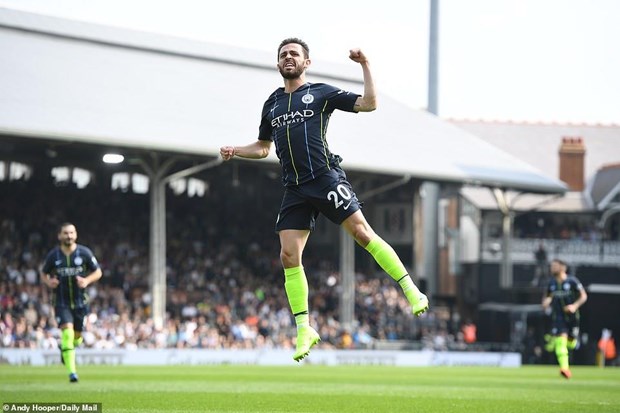 Premier League: Man City leo len ngoi dau, M.U tro lai top 4 hinh anh 1
