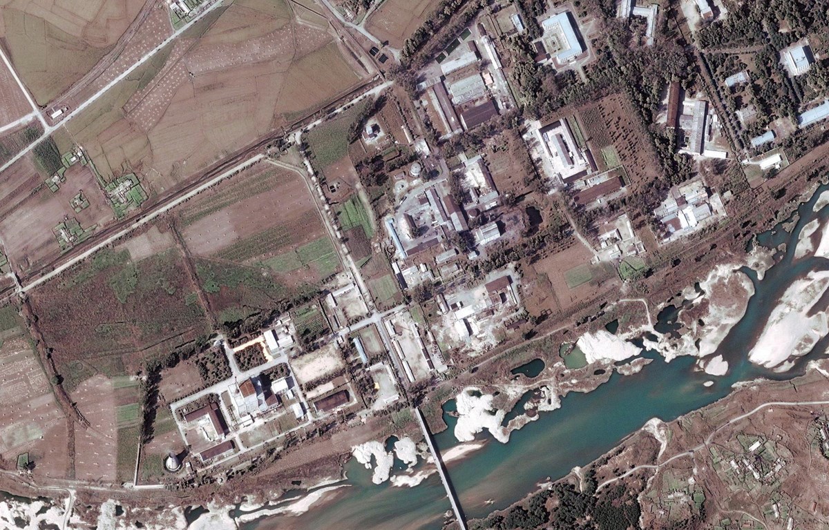 Hình ảnh vệ tinh chụp cơ sở hạt nhân Yongbyon, cách thủ đô Bình Nhưỡng của Triều Tiên 100km về phía bắc, ngày 29/9/2004. (Ảnh: EPA/TTXVN)