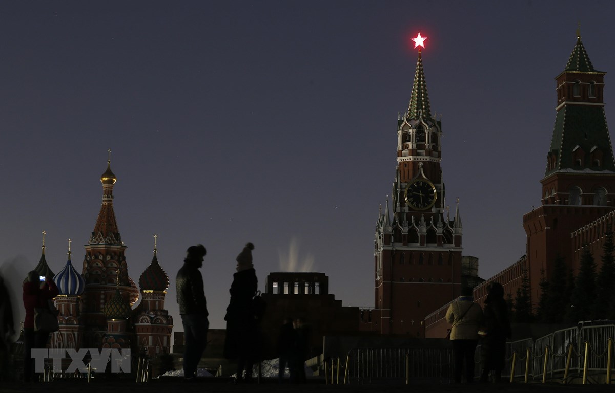 Tắt đèn hưởng ứng chiến dịch "Giờ Trái đất" tại Moskva (Nga) tối 30/3/2019. Ảnh: AFP/TTXVN

