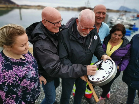 Hon dao noi tre em da bong, nguoi lon uong ca phe luc nua dem hinh anh 9
