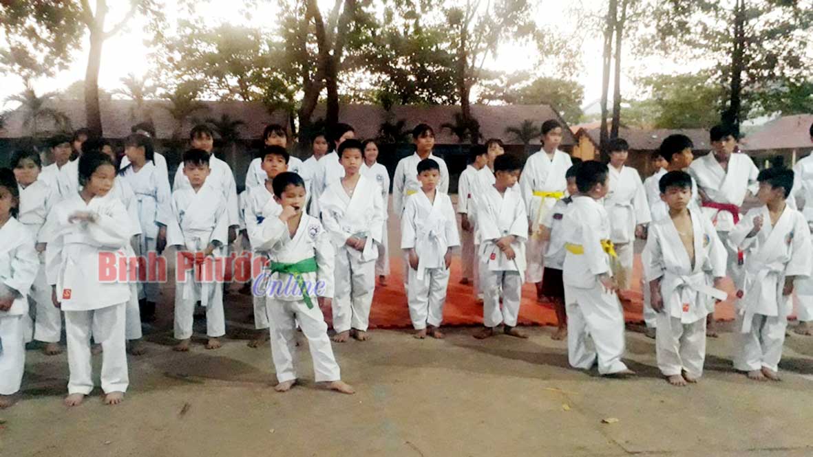 Lớp năng khiếu ban đầu karate tại huyện Chơn Thành