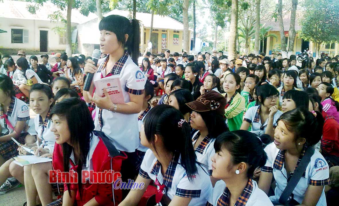 Một buổi giáo dục giới tính ở Trường THCS Minh Hưng, huyện Chơn Thành cho học sinh khối lớp 8, 9 (ảnh minh họa)