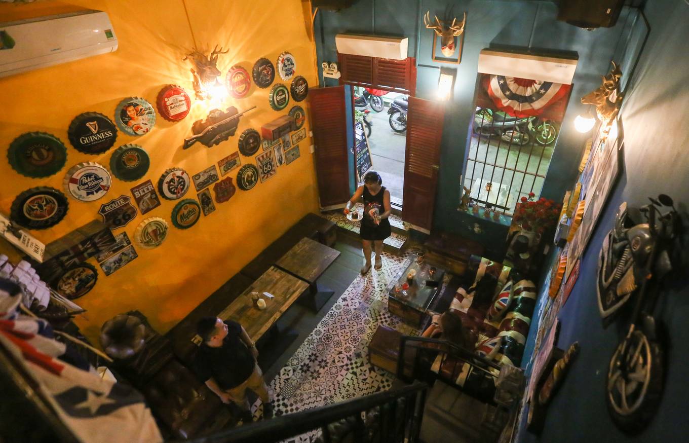 Qu&aacute;n c&agrave; ph&ecirc; kiểu Mỹ trong ng&ocirc;i nh&agrave; hơn 120 tuổi ở S&agrave;i G&ograve;n