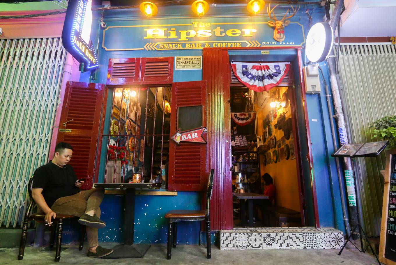 Qu&aacute;n c&agrave; ph&ecirc; kiểu Mỹ trong ng&ocirc;i nh&agrave; hơn 120 tuổi ở S&agrave;i G&ograve;n